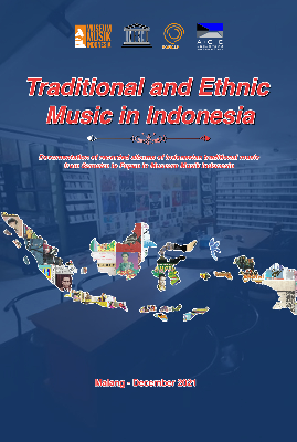 Sampul buku Traditional and Ethn...